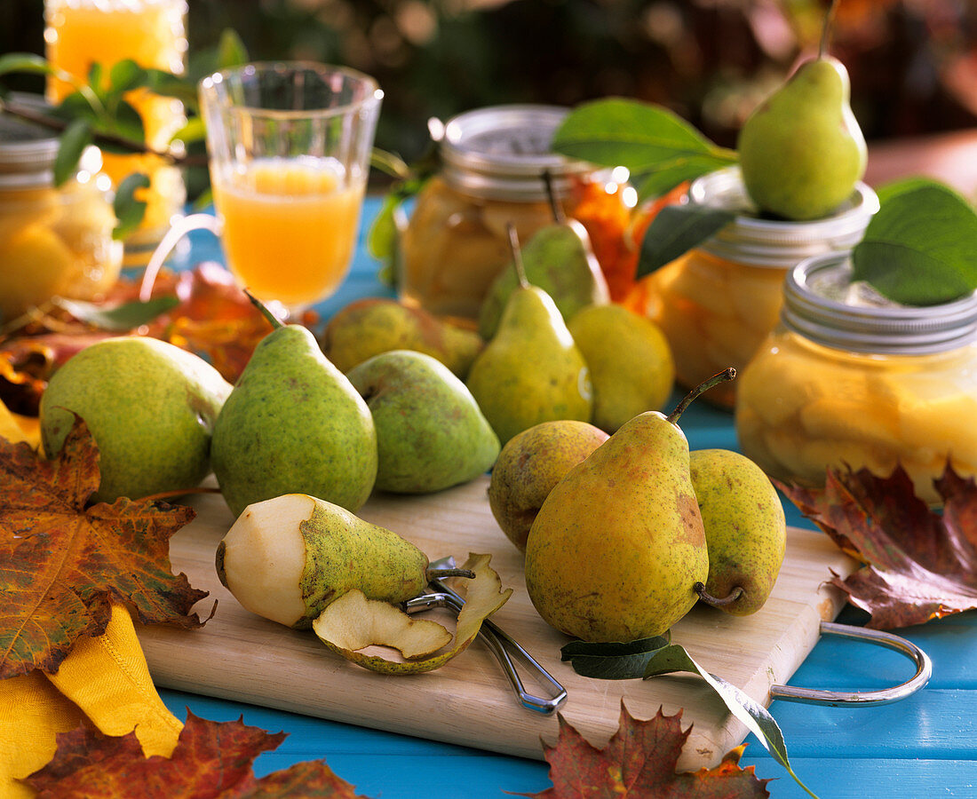 Pears, 'Köstliche von Charneaux', fresh, bottled & juice
