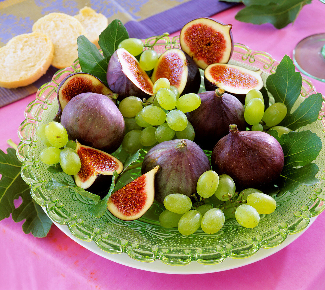 Plate of figs and grapes