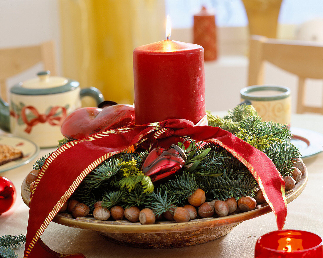 Advent arrangement with candle and nuts