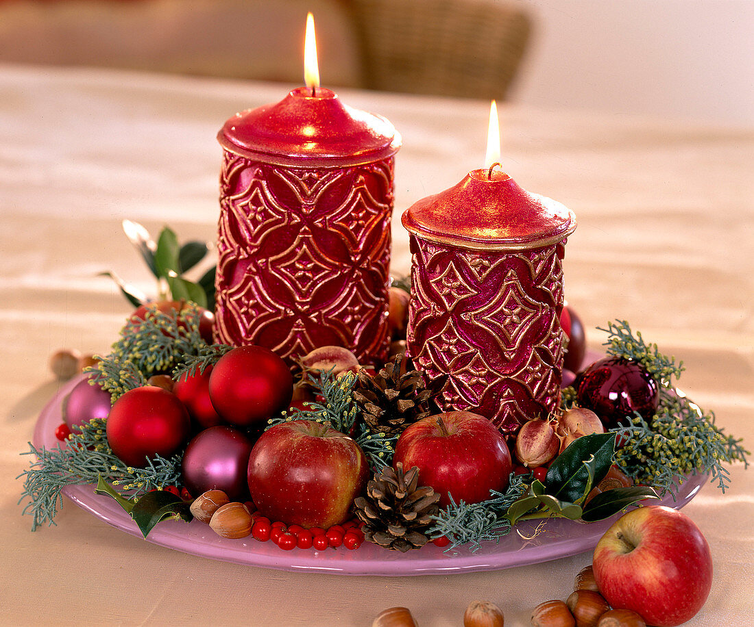 Bowl with Advent arrangement and candles