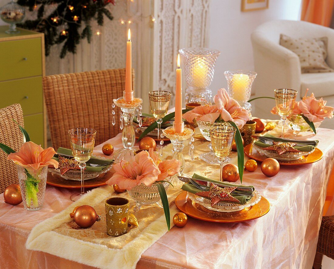 Table decoration in salmon and bronze