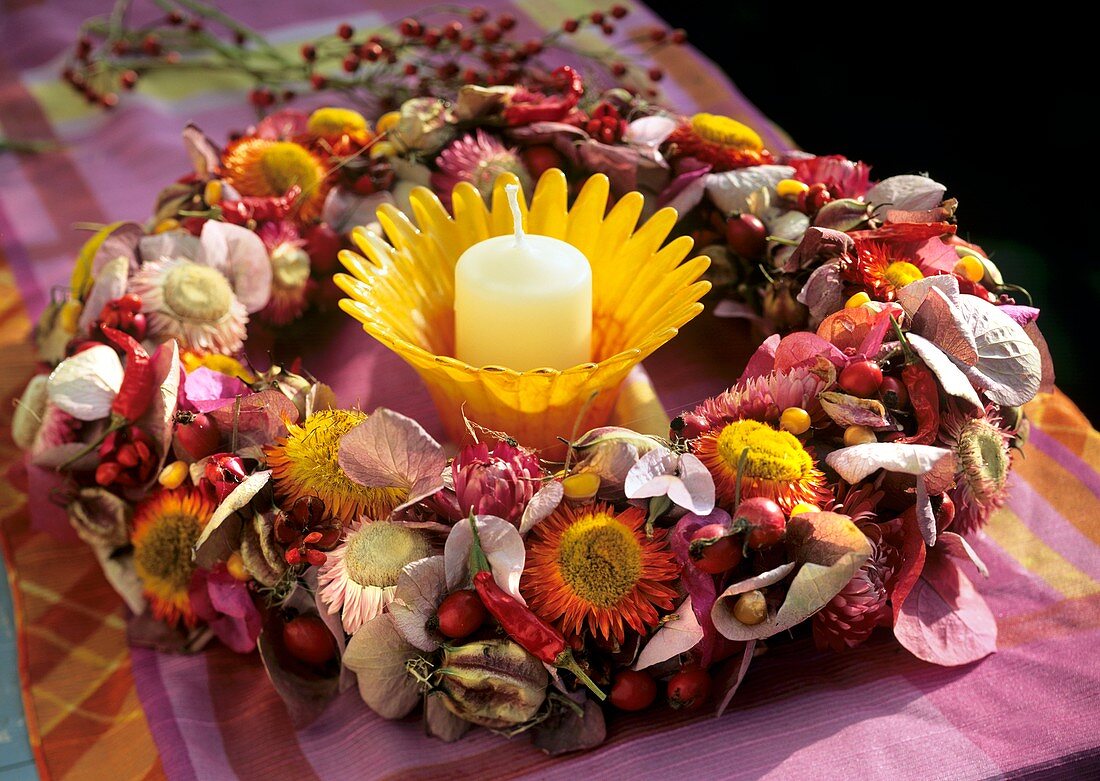 Wreath of dried straw flowers