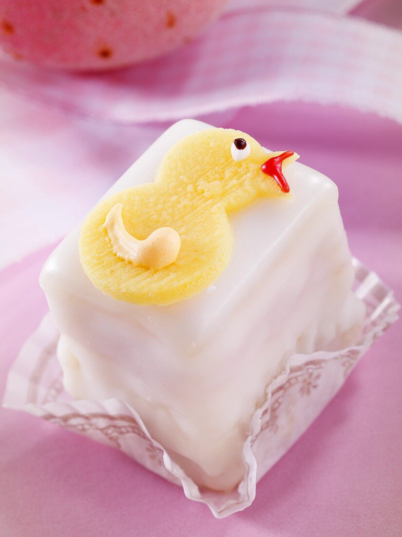 Petit four decorated with Easter chick