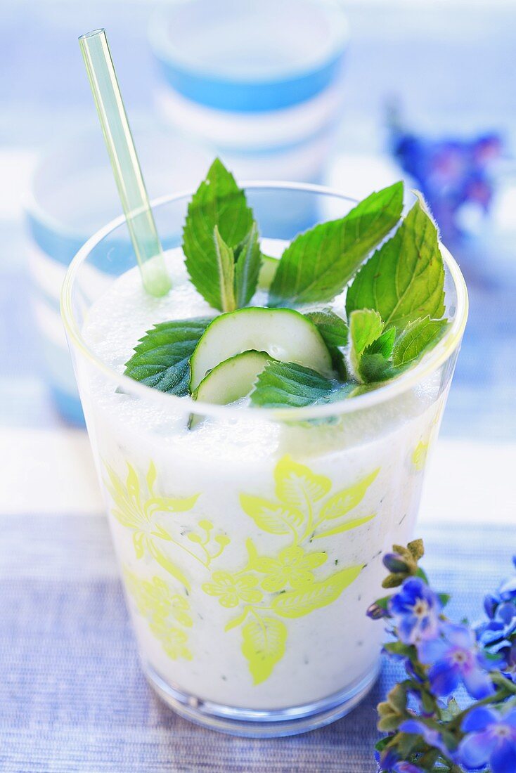 Cucumber drink with fresh mint