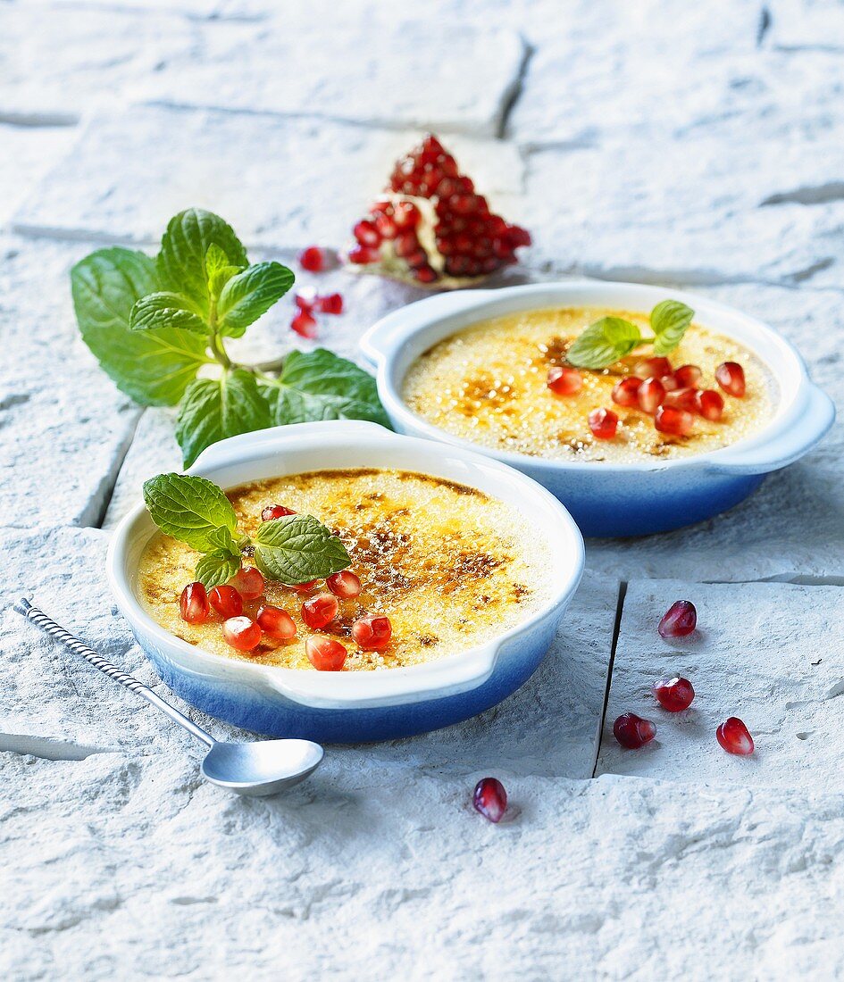 Crème brûlée mit Granatapfelkernen