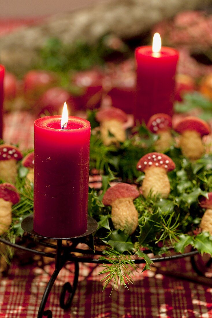 Advent wreath with mushroom-shaped biscuits