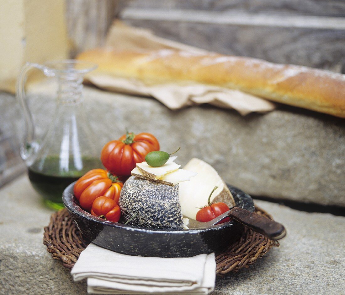 Italian cheese, tomatoes, olive oil and white bread