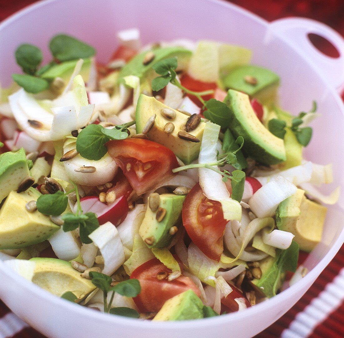 Avocadosalat mit Sonnenblumenkernen