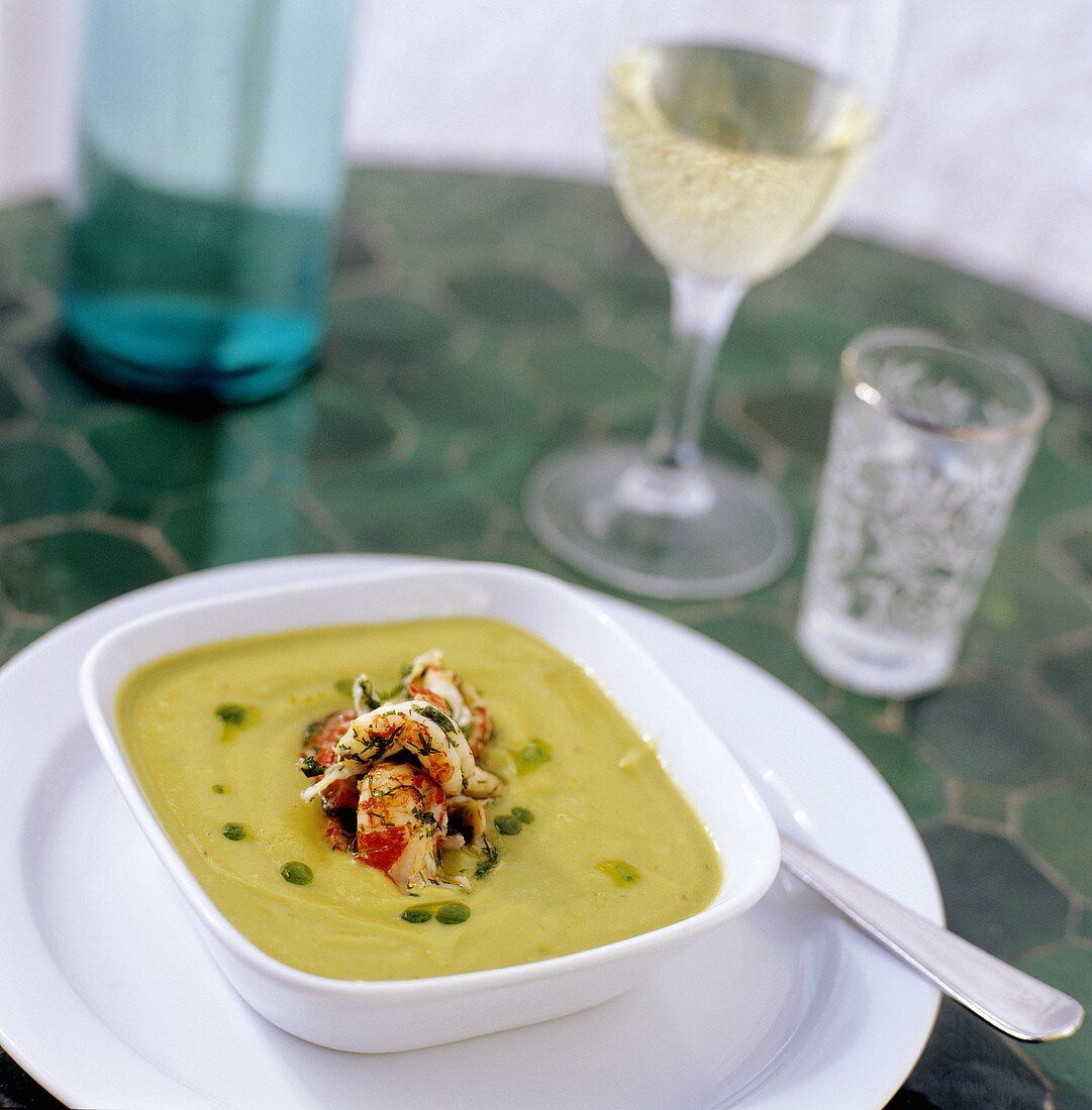 Erbsencremesuppe mit Garnelen