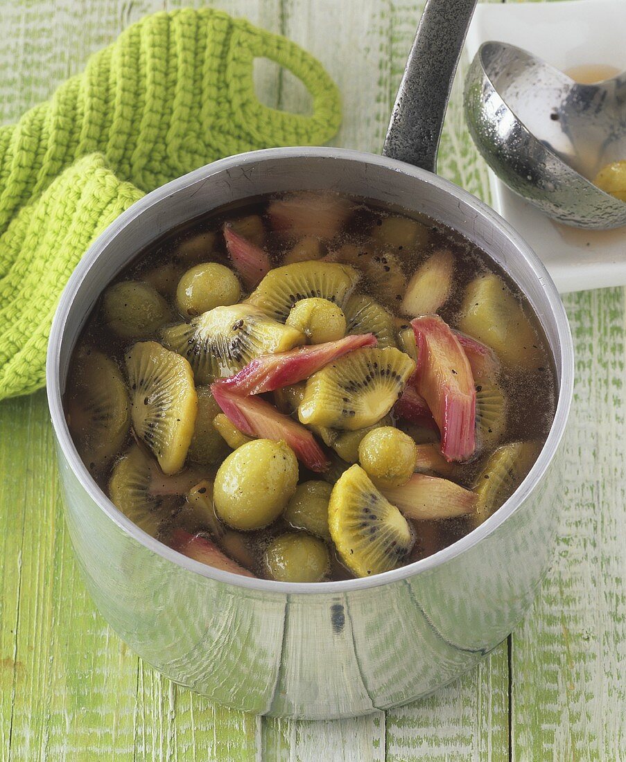 Green fruit compote: kiwi fruit, gooseberries & rhubarb (uncooked)
