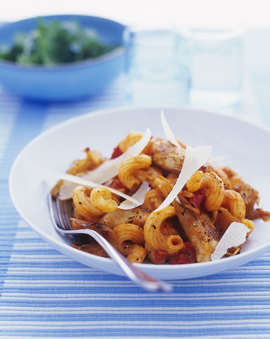 Elbow pasta with poultry meat and Parmesan shavings