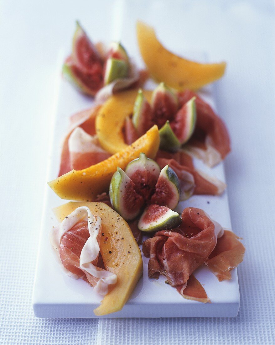 Ham with melon and figs