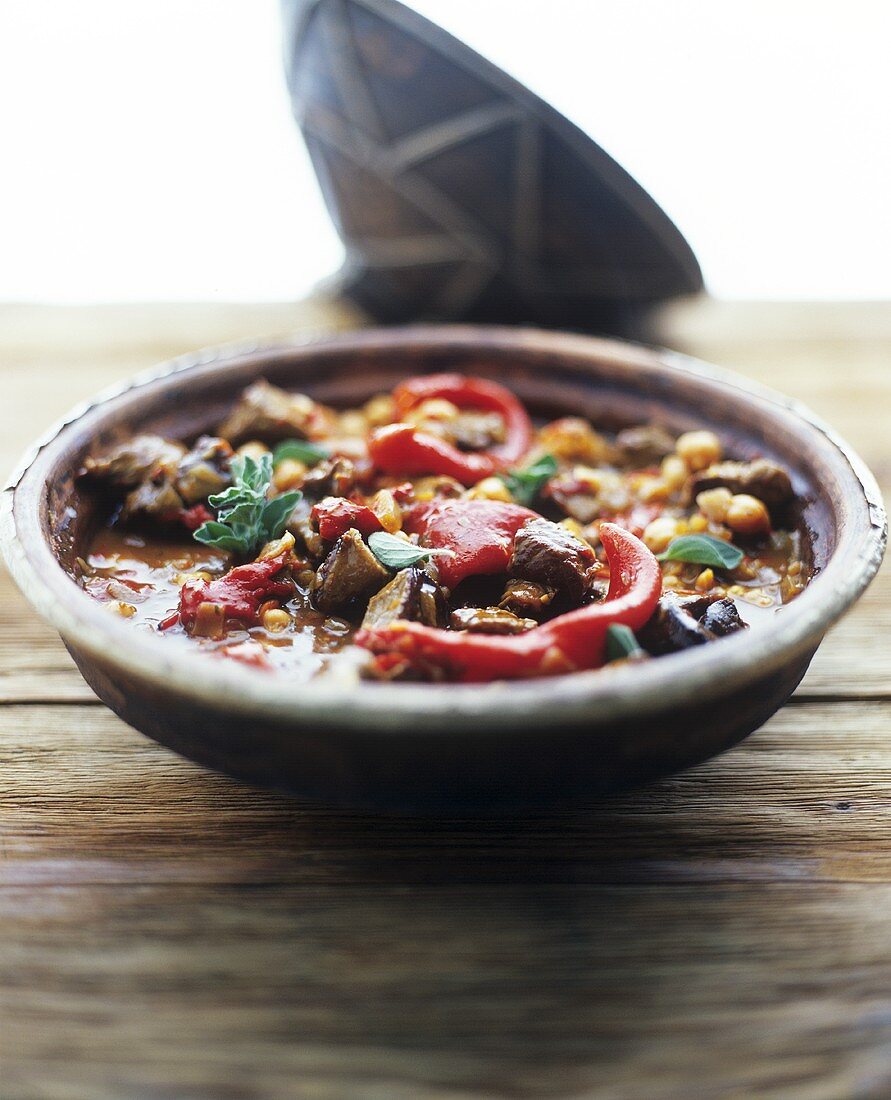 Beef stew with chick-peas and peppers