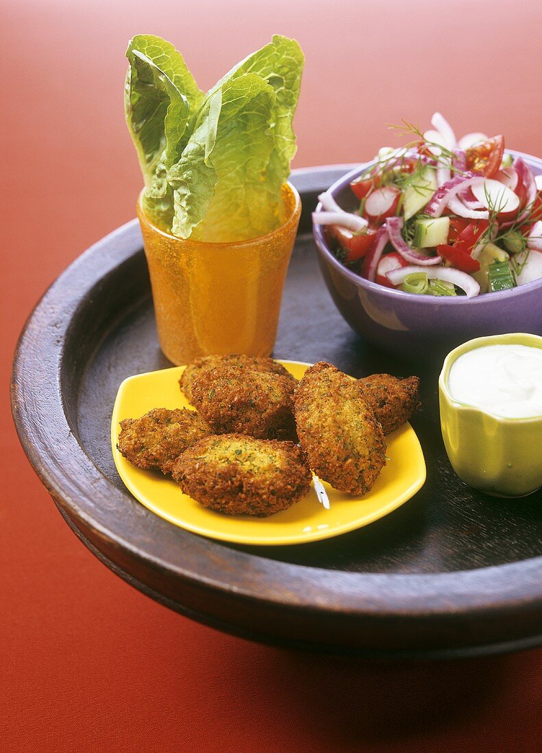 Falafel mit Dip und Salat (Israel)