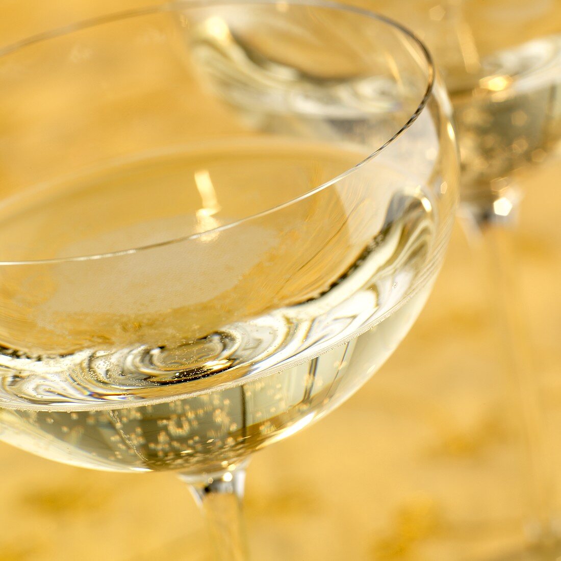 Zwei Gläser Champagner
