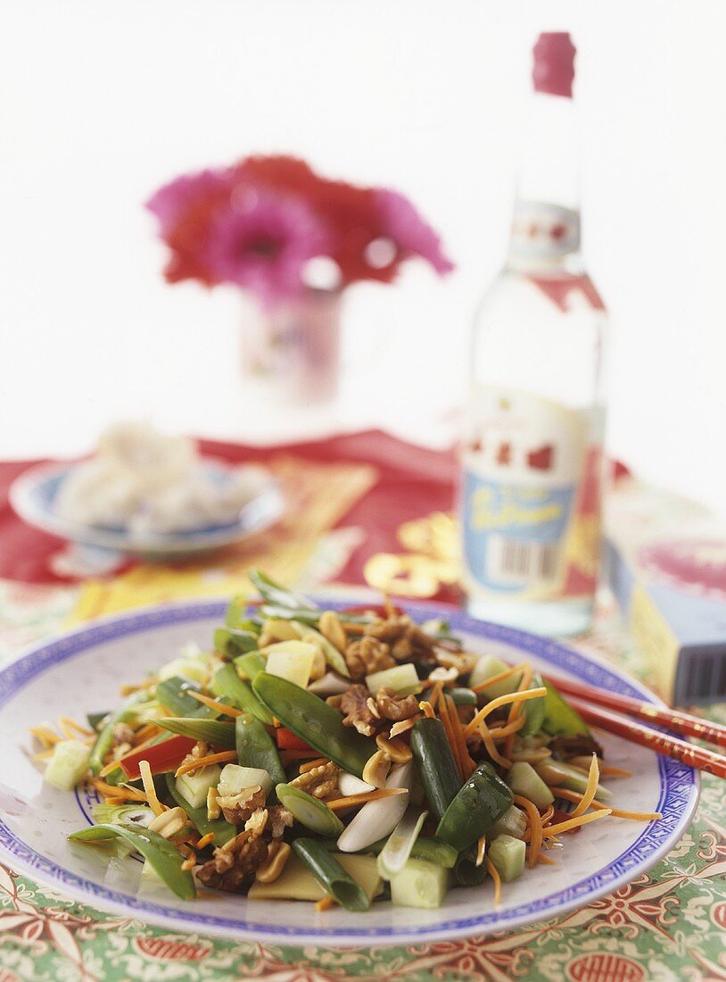 Asian vegetable salad with nuts