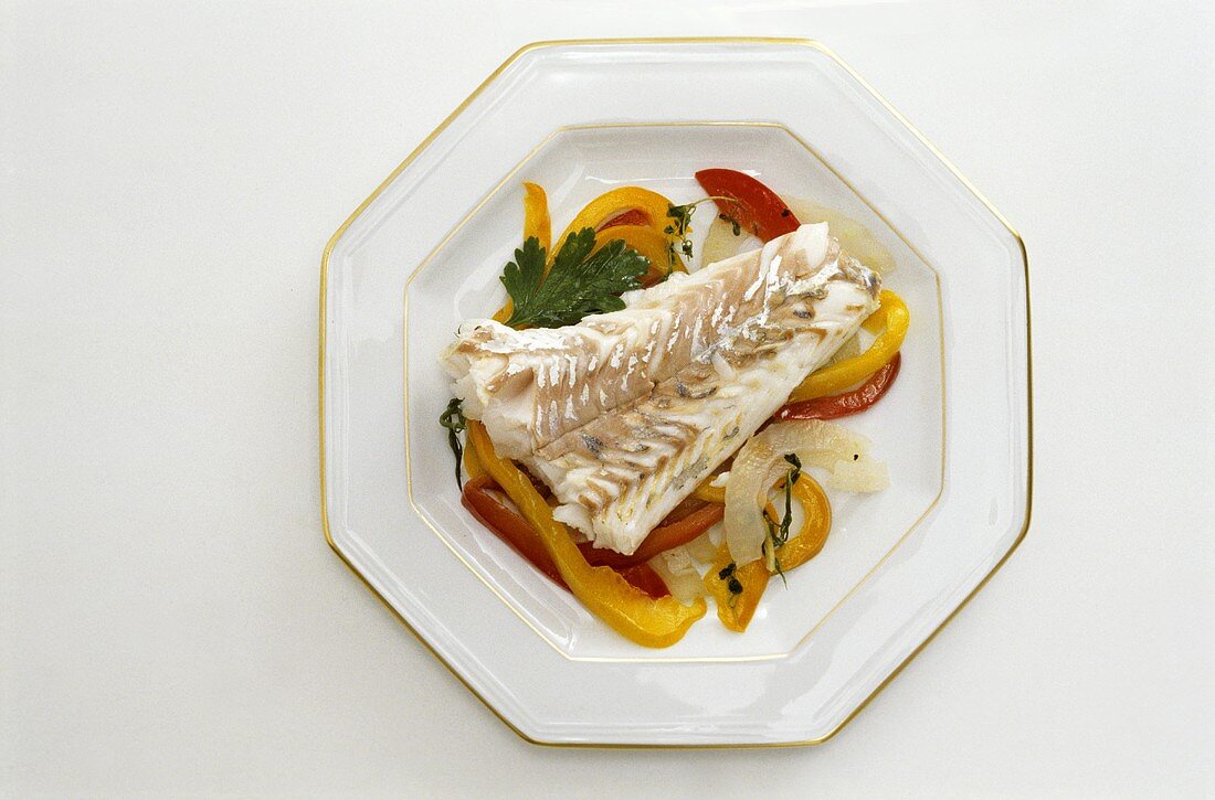 Steamed zander with vegetables