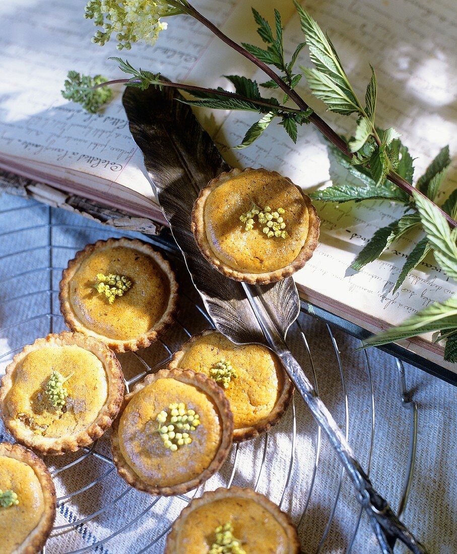Tartlets with meadowsweet
