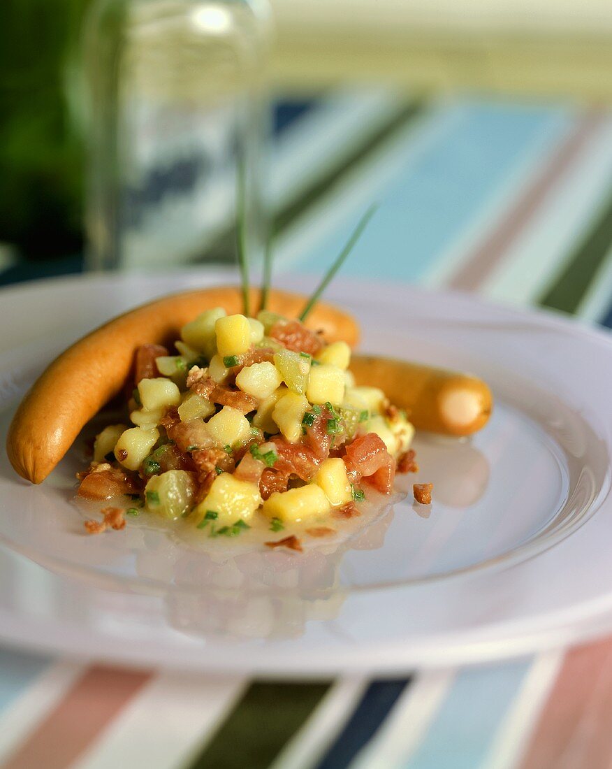 Würstchen mit Kartoffelsalat