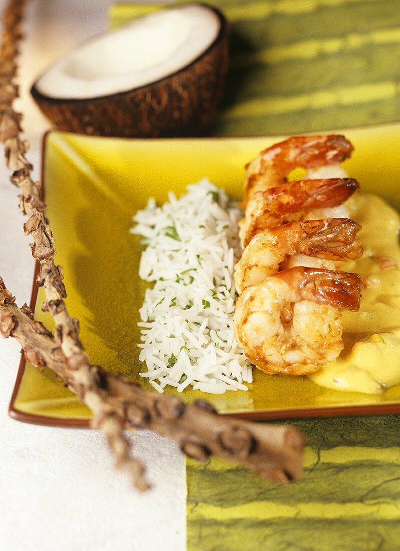 Fried shrimps with coconut puree and rice