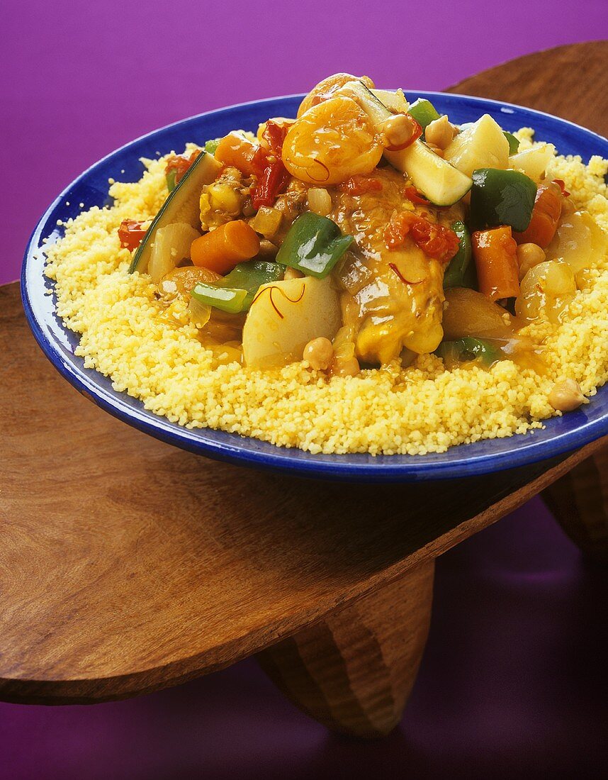 Couscous mit Hähnchenfleisch, Aprikosen und Gemüse