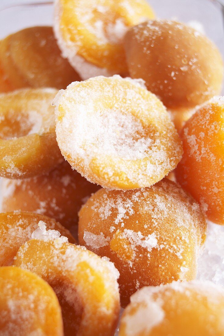 Frozen apricots (close-up)