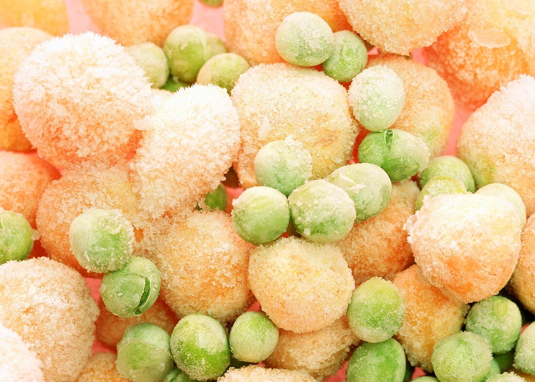 Frozen carrots and peas (close-up)