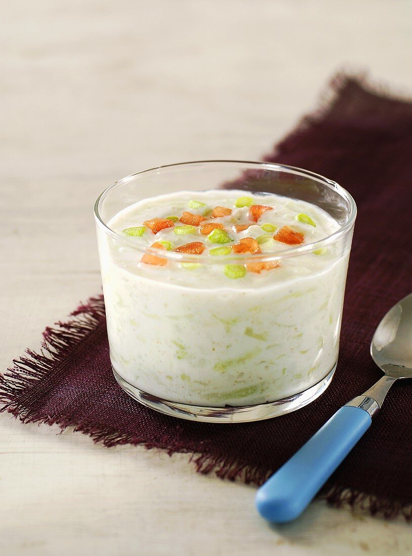 Raita (indischer Gurkensalat mit Joghurt)