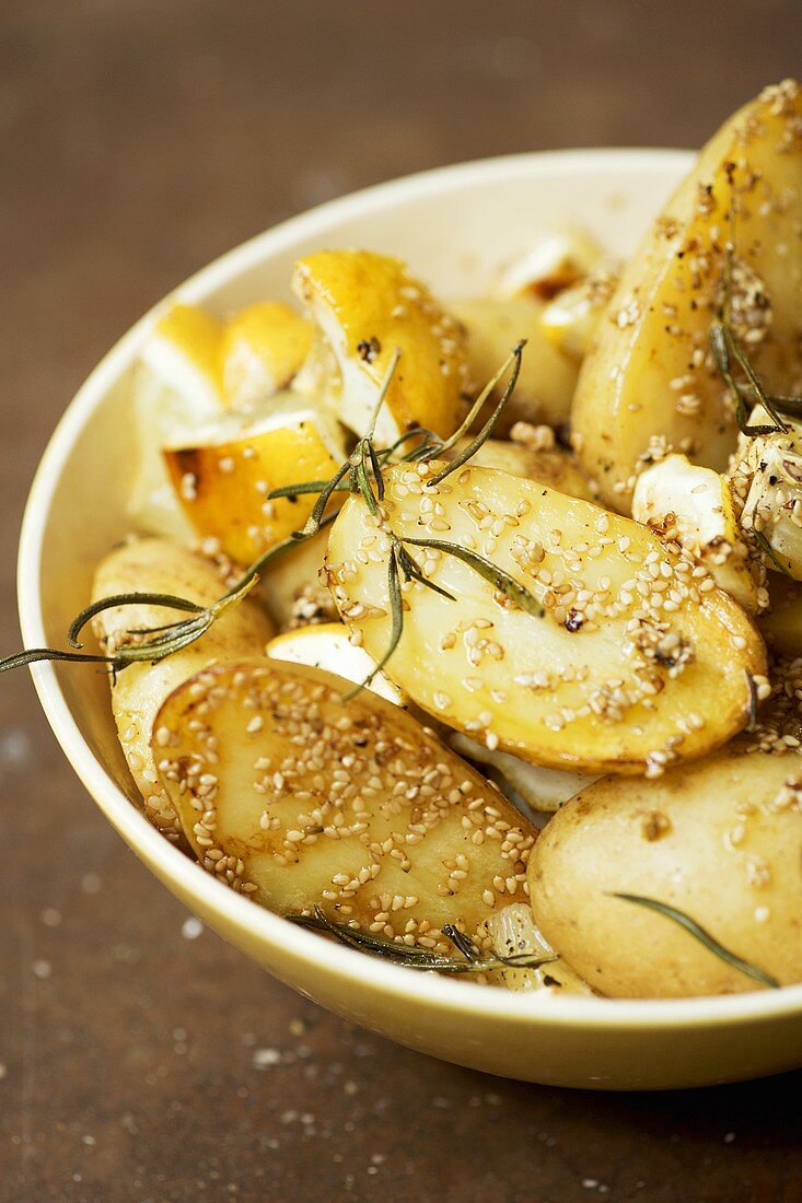 Sesame potatoes with lemon and rosemary