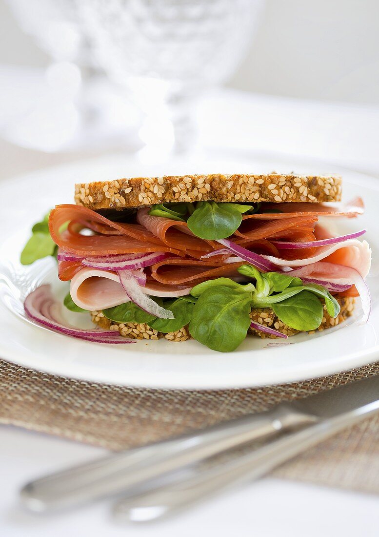 Lachsschinken ham, onion and corn salad in wholemeal bread