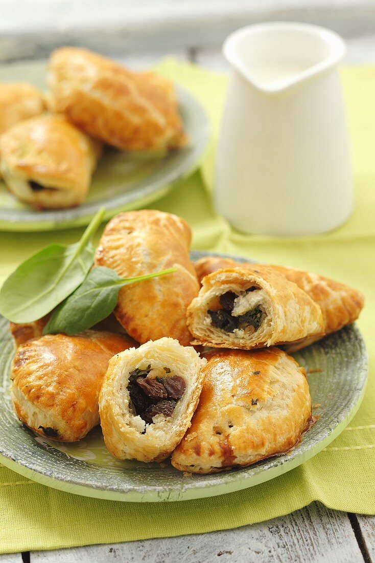 Spinach, pine nut and raisin pasties (puff pastry)