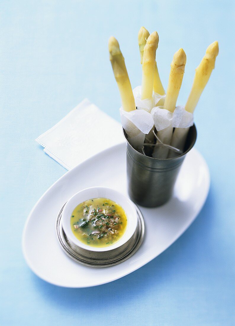 White asparagus with shallot vinaigrette as dipping sauce