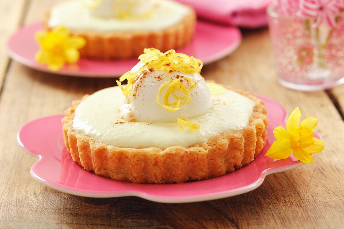 Individual lemon cheesecakes with yoghurt balls