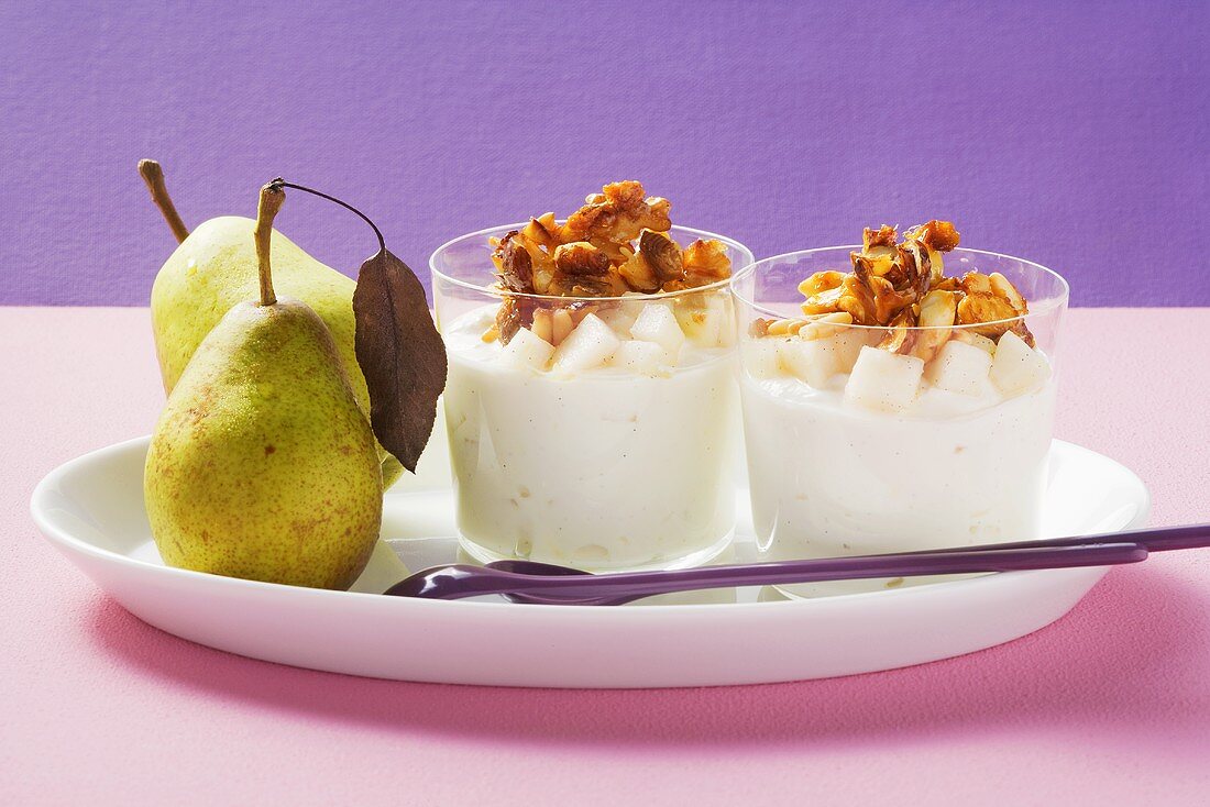Quark with pears and caramelised nuts