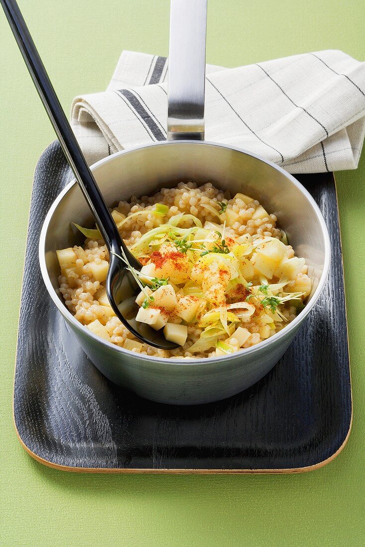 Barley stew with leek and apple