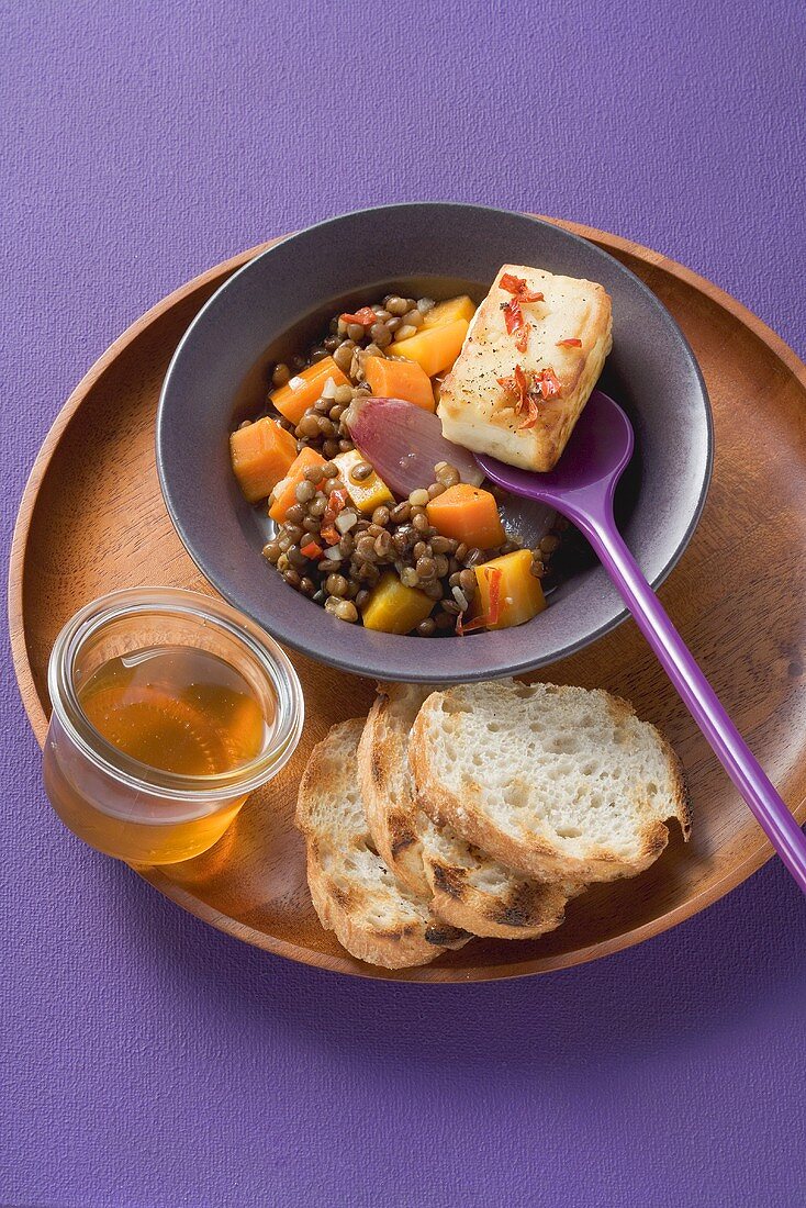 Honey lentils with carrots and sheep's cheese