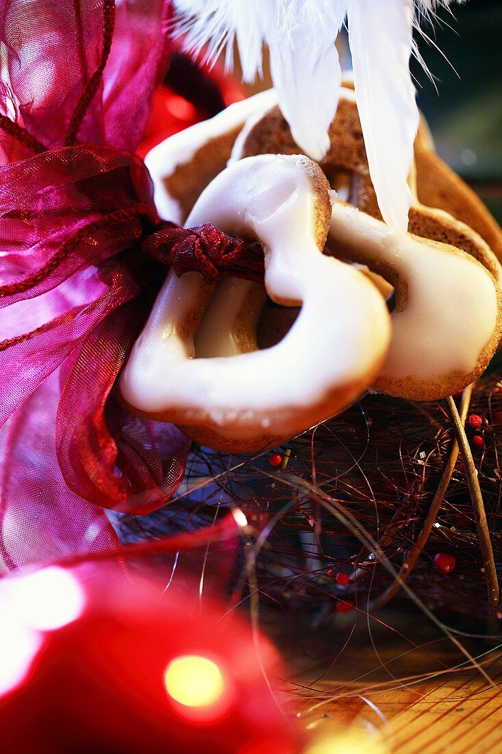 Heart-shaped honey biscuits with icing