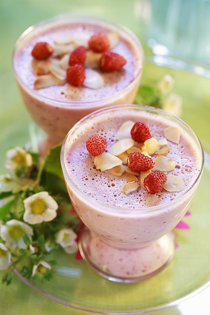 Wild strawberry mousse with flaked almonds