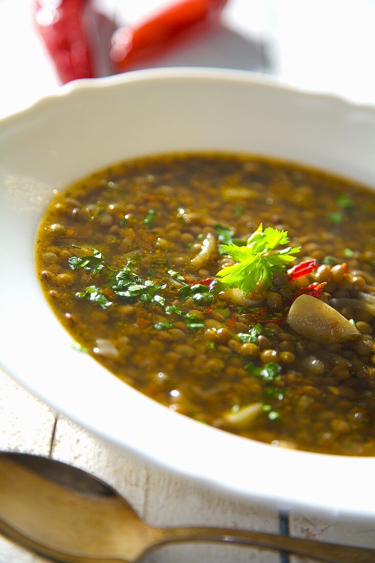 Leshta s chesun (Bulgarian lentil soup with garlic)