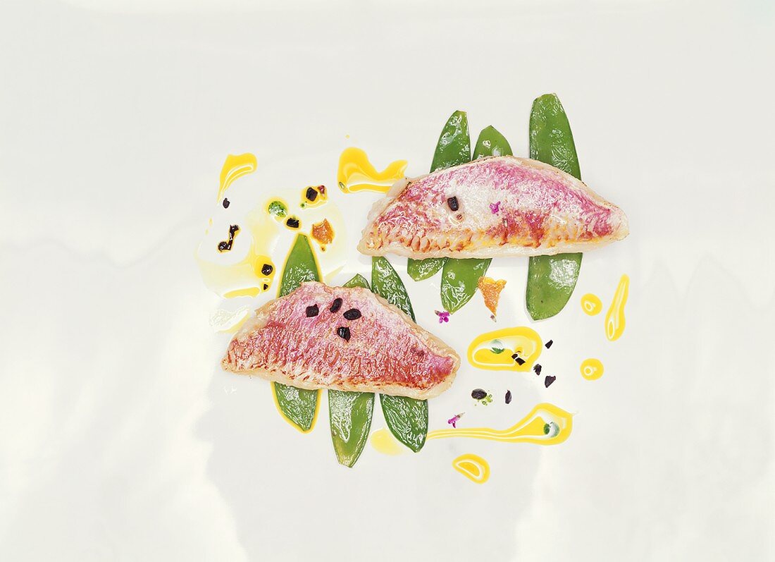 Red mullet with mangetout