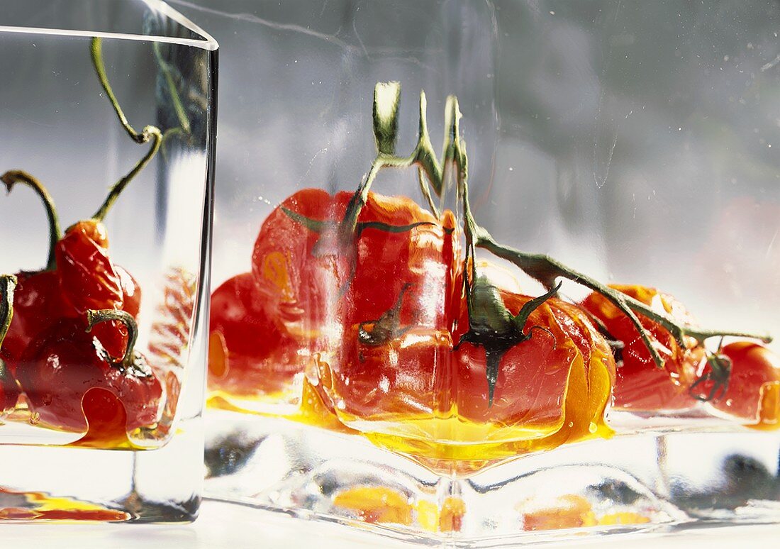 Oven-baked tomatoes with olive oil