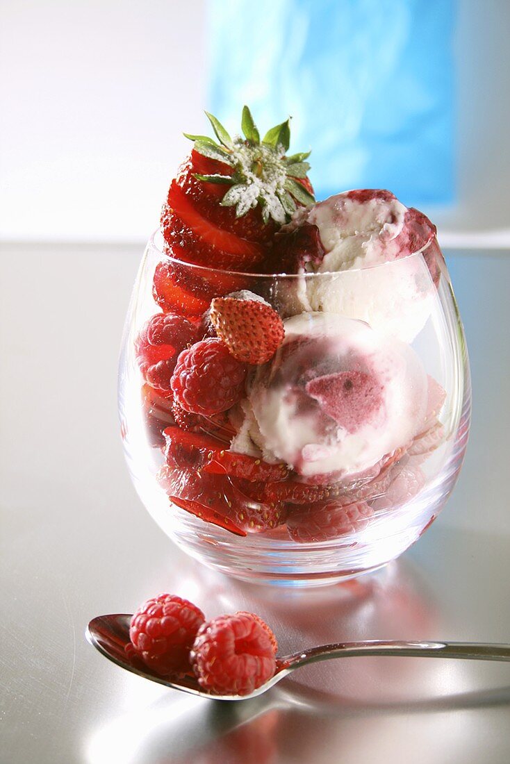 Ice cream with raspberries, strawberries & wild strawberries