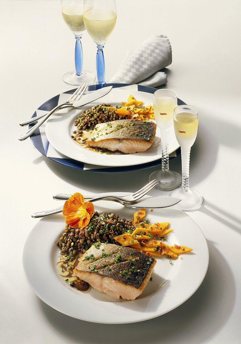 Salmon slices with swede and lentils