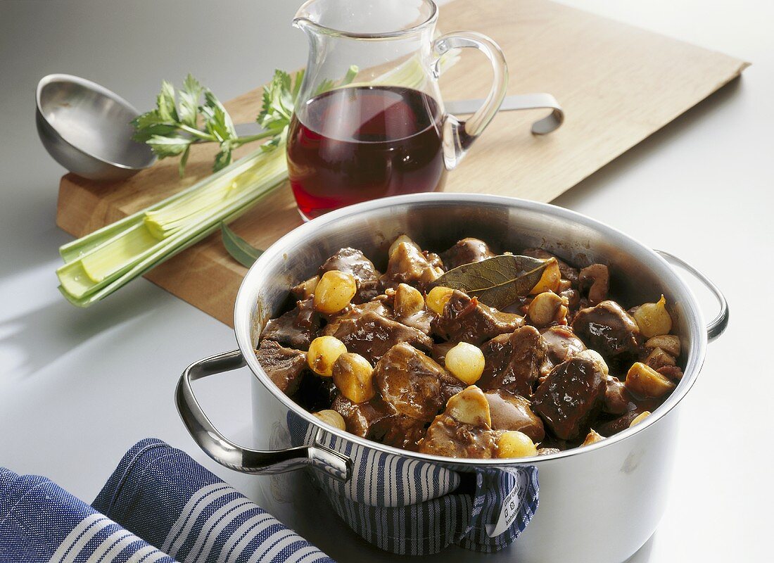 Beef ragout with pearl onions