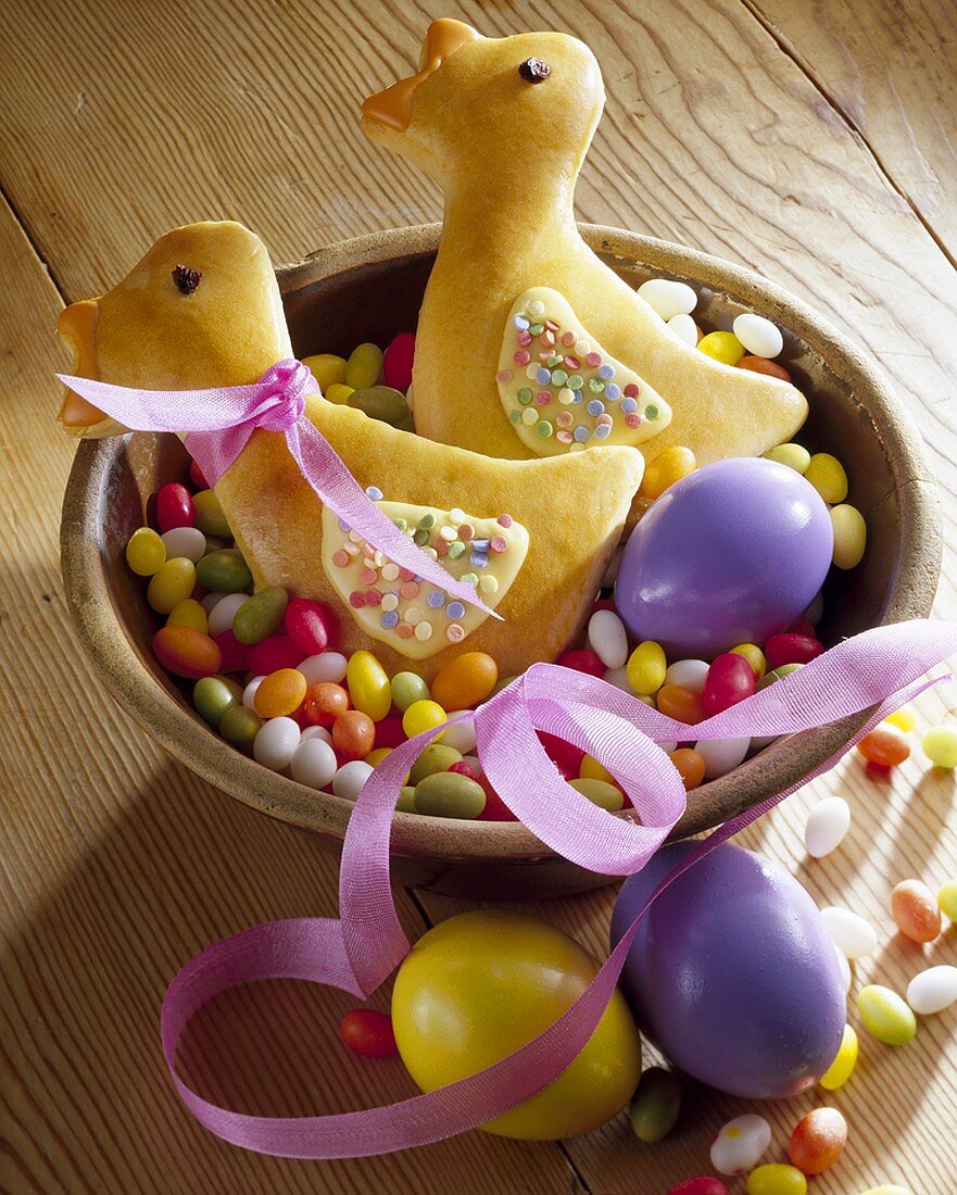 Baked Easter chicks (yeast dough)