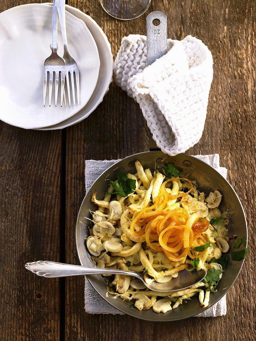 Champignons mit Spätzle und Röstzwiebeln