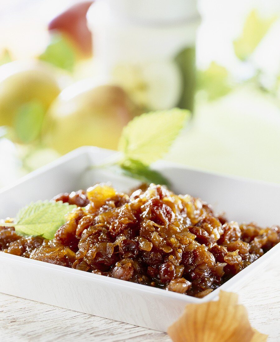 Sweet and sour apple chutney
