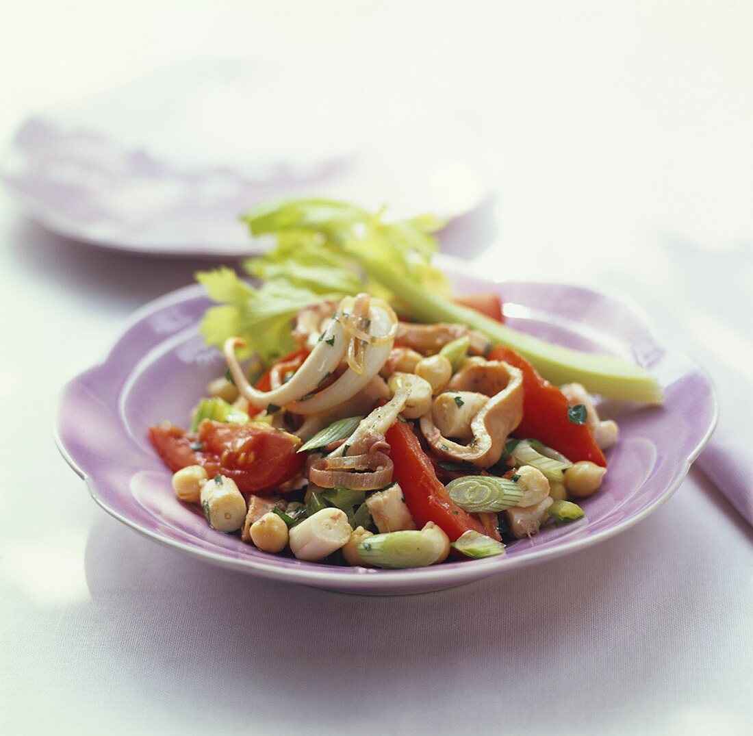 Oktopus-Kichererbsen-Salat
