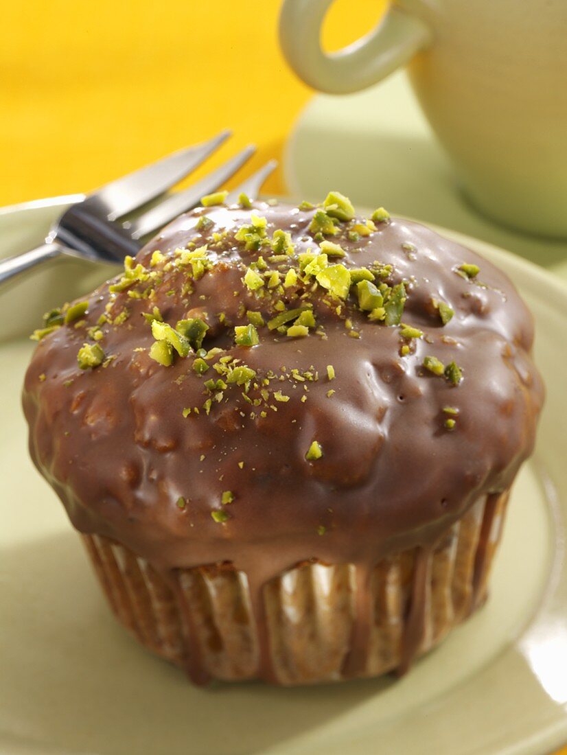 Schokoladen-Krokant-Muffin mit Pistazien