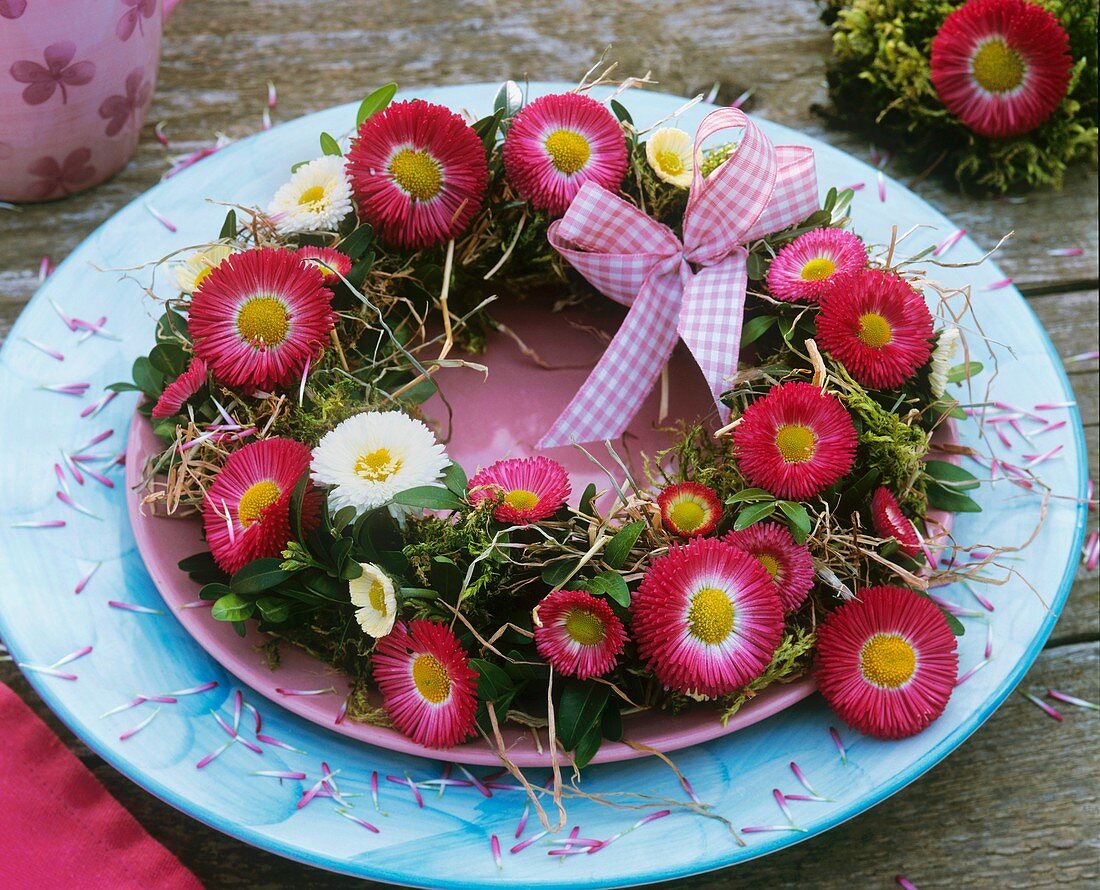 Wreath of daisies, moss and hay